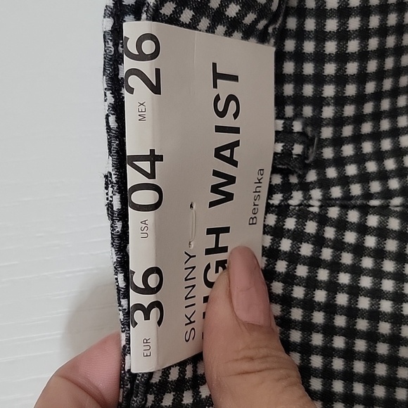Bershka Size 4 Black and White Plaid Bubble / Balloon Mini Skirt NEW w/Tags! - Picture 4 of 11